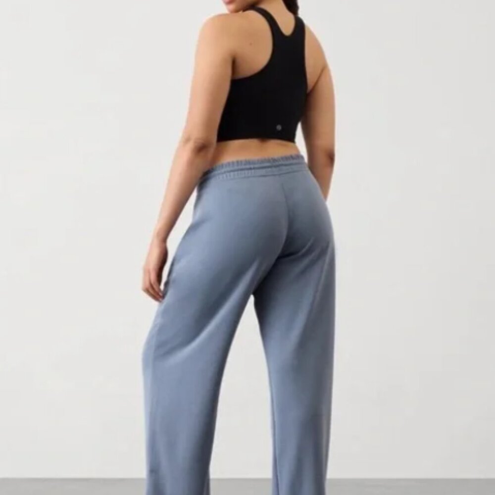 Athleta Seasoft Mid Rise Straight Crop Pant Size:Lg Light Blue Soft Beach Lounge - Picture 2 of 12